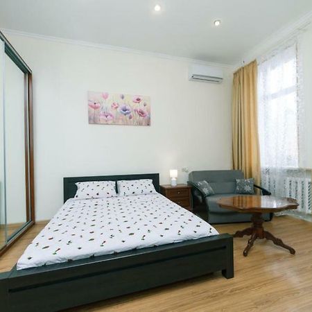 Apartment On Saksahanskoho Street Kiev Exteriör bild