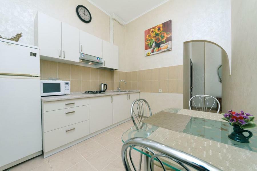 Apartment On Saksahanskoho Street Kiev Exteriör bild